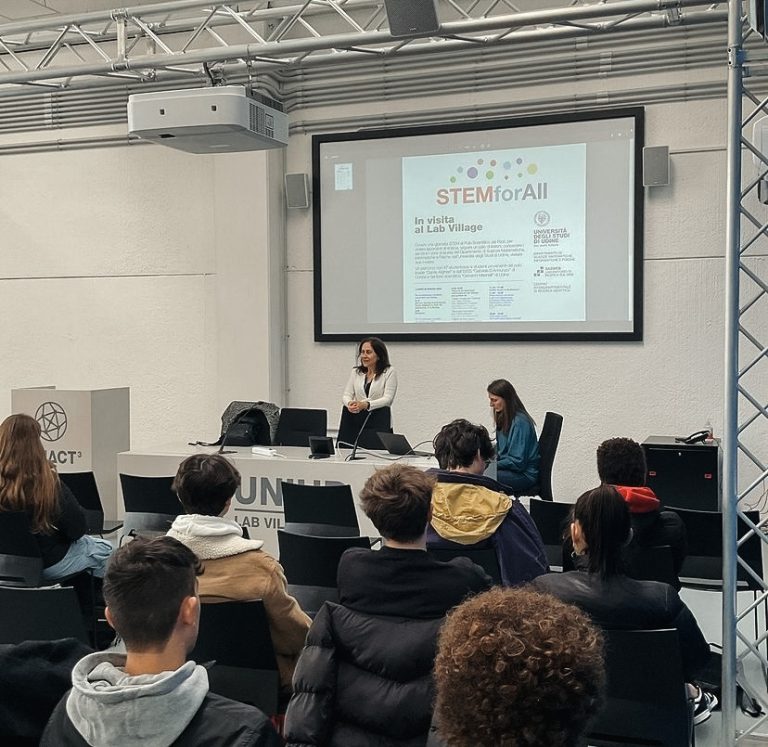 Progetto STEMforAll: gli studenti di alcune scuole del Friuli Venezia Giulia sono in visita al Lab Village presso l'Università degli Studi di Udine
