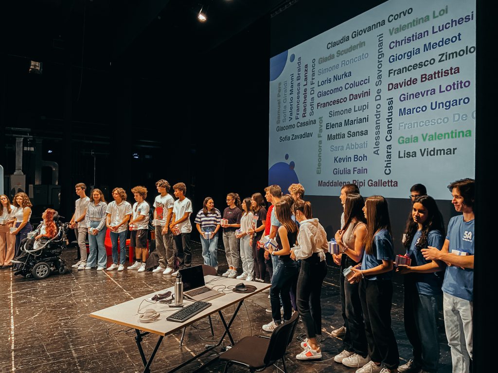 Progetto STEMforAll: gli studenti di alcune scuole del Friuli Venezia Giulia vengono premiati a teatro per i migliori progetti del Lab Contest