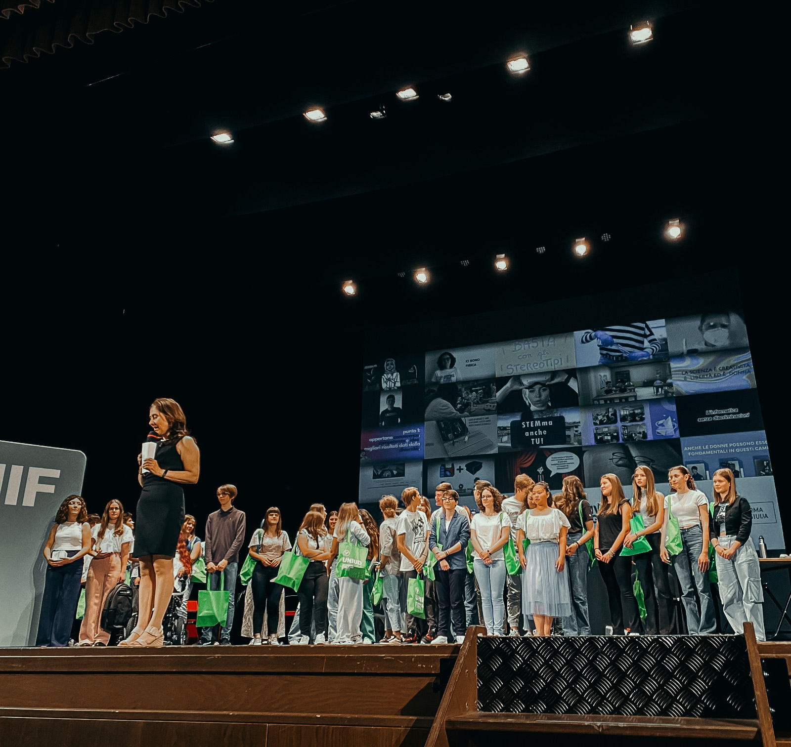 Progetto STEMforAll: gli studenti di alcune scuole del Friuli Venezia Giulia vengono premiati a teatro per i migliori progetti del Video Contest